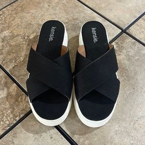 Black platform Kensie sandals!!